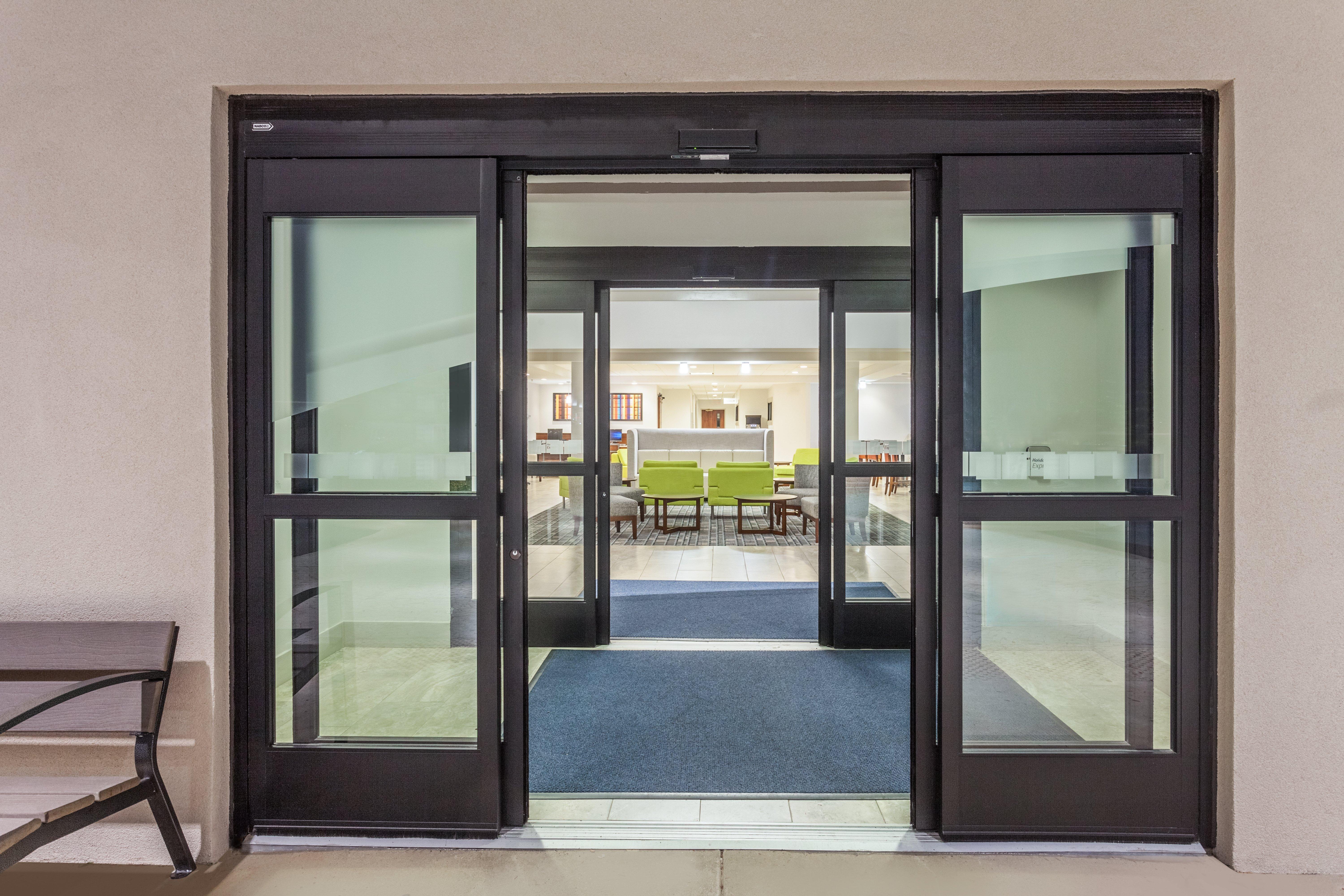 Holiday Inn Express & Suites Augusta West - Ft Gordon Area By Ihg Exterior foto